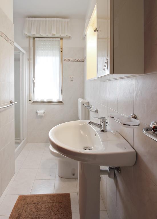 Ferienwohnung Residenza Ibsen Lignano Sabbiadoro Zimmer foto