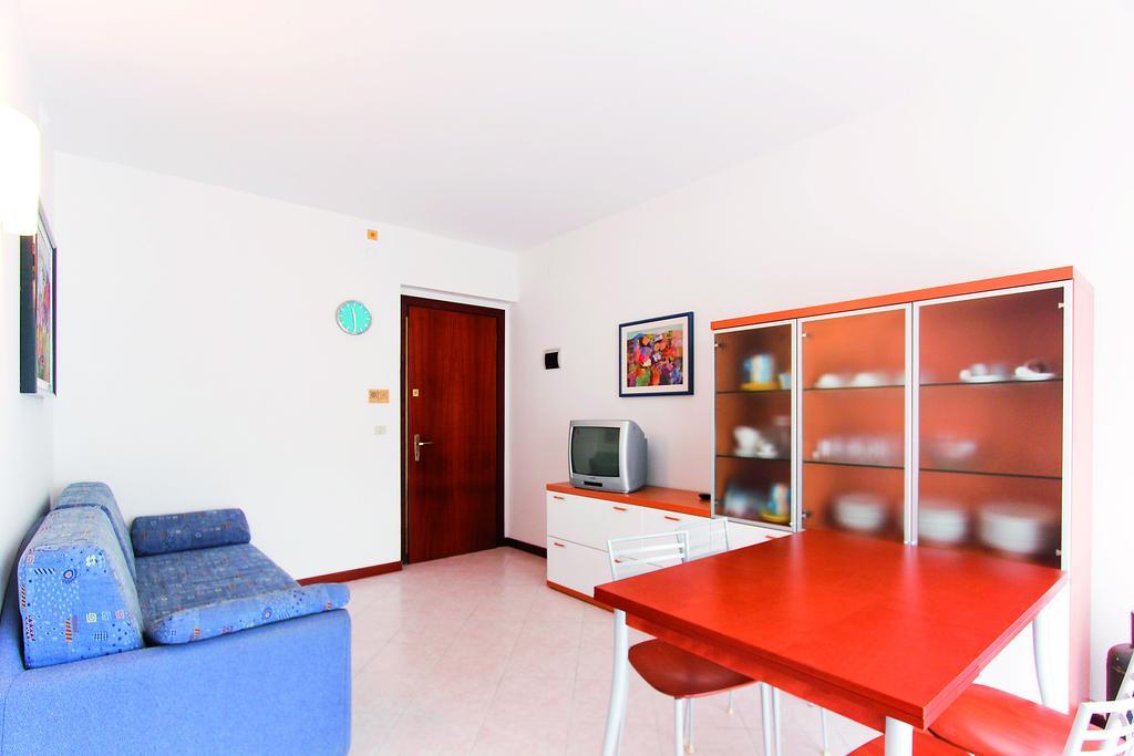 Ferienwohnung Residenza Ibsen Lignano Sabbiadoro Zimmer foto