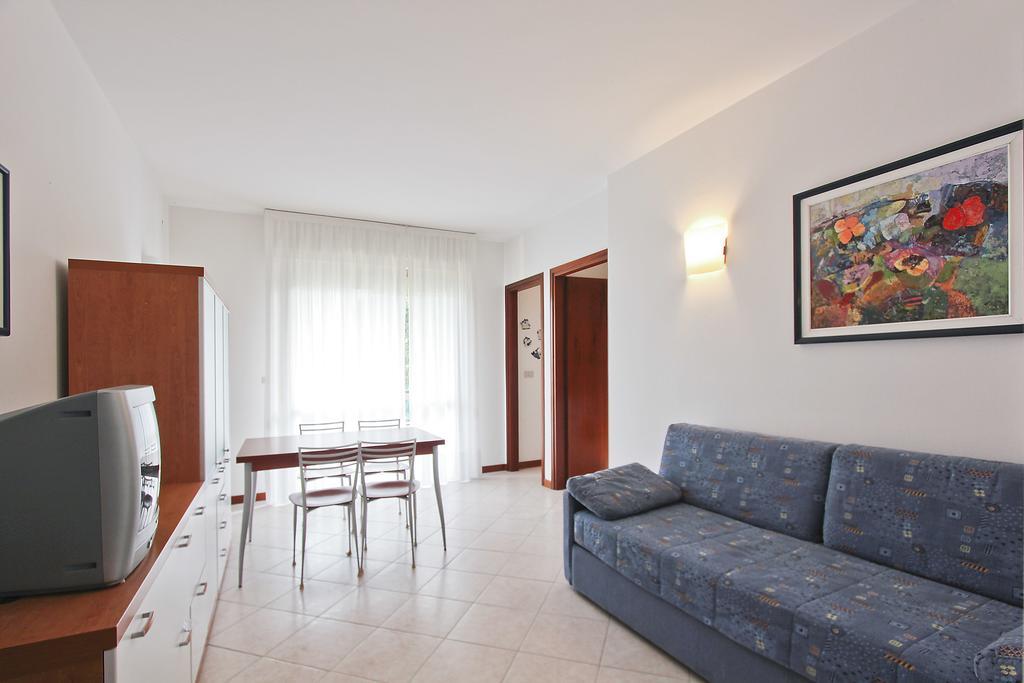 Ferienwohnung Residenza Ibsen Lignano Sabbiadoro Zimmer foto