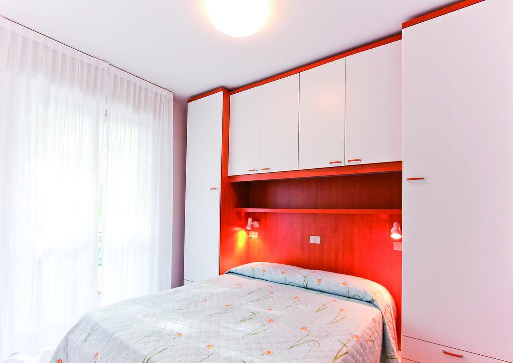 Ferienwohnung Residenza Ibsen Lignano Sabbiadoro Zimmer foto