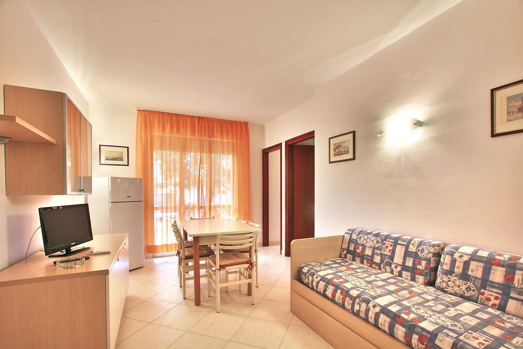 Ferienwohnung Residenza Ibsen Lignano Sabbiadoro Zimmer foto