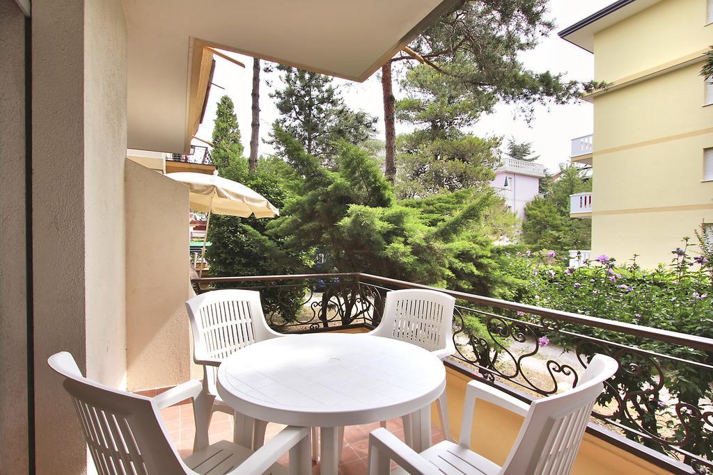 Ferienwohnung Residenza Ibsen Lignano Sabbiadoro Zimmer foto